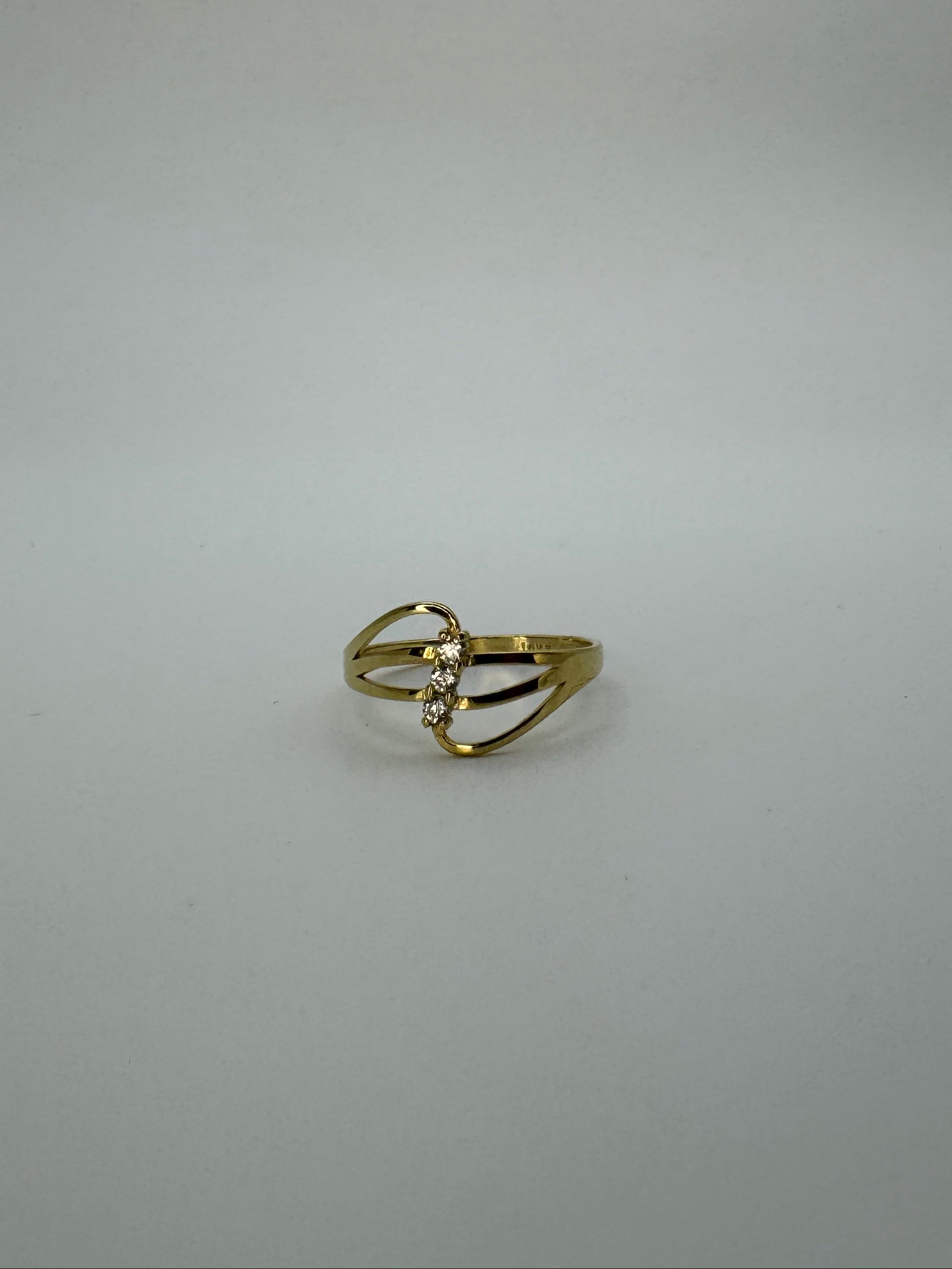 Three Waves Ring 10K